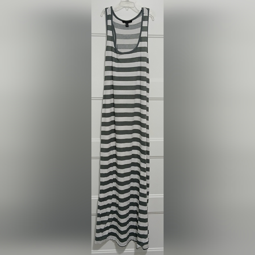 U2B Striped Maxi Dress White And Gray Size Medium Sleeveless 16"x54"